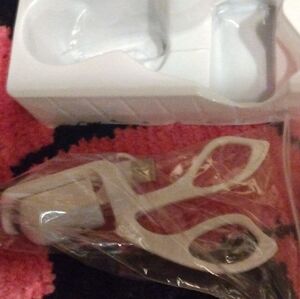 Brand new inbox electric eyelash curler white in color
